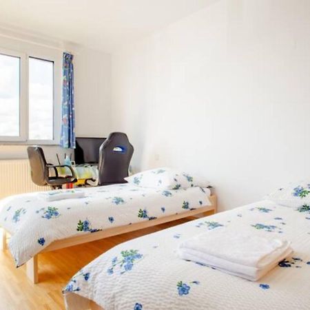 Beautiful Room With Balcony Direction To Messe Хановер Екстериор снимка